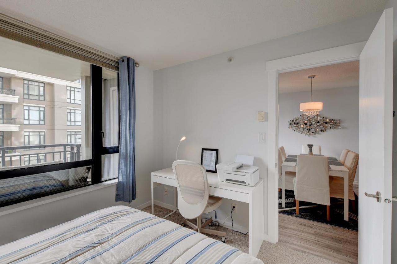 The Astoria Flair Apartment Victoria Bagian luar foto