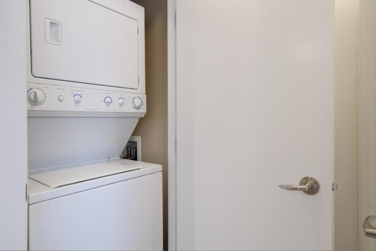 The Astoria Flair Apartment Victoria Bagian luar foto